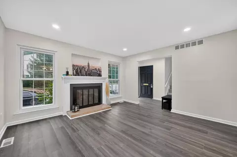 21344 E Glen Haven Cir, Northville, MI 48167