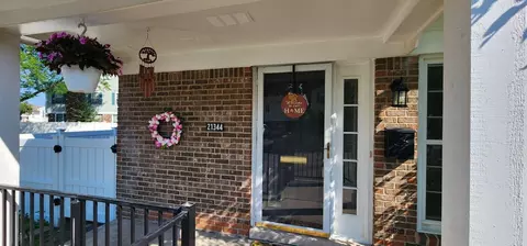 21344 E Glen Haven Cir, Northville, MI 48167