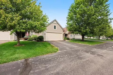 208 Pierce Lake Dr, Chelsea, MI 48118