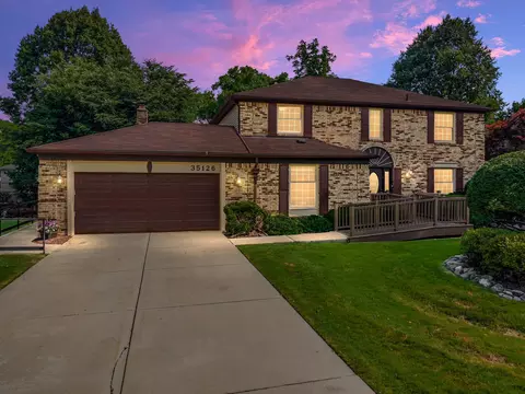 35126 Quaker Way, Farmington Hills, MI 48331