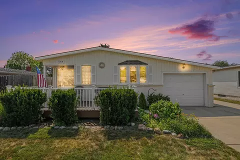 668 S Hawthorne St, Westland, MI 48186