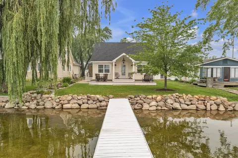 8032 Branch Dr, Brighton, MI 48116