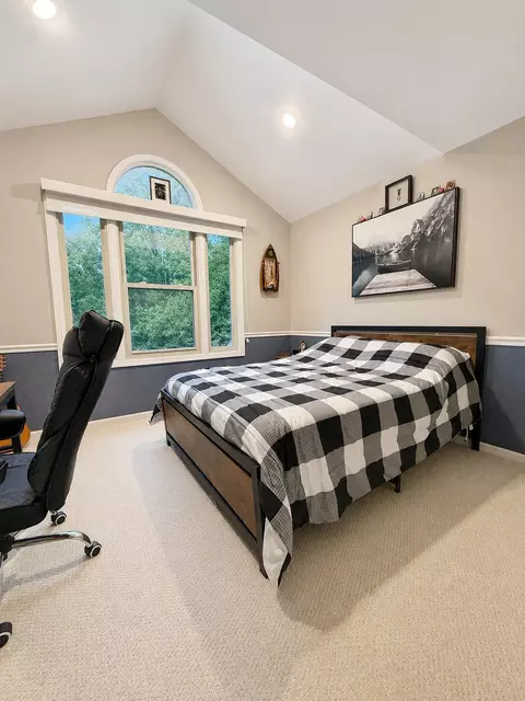Bedroom - 244 Indian Trl, Orion, MI 48362 photo 8 of 8