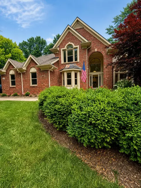 Exterior - 244 Indian Trl, Orion, MI 48362 photo 2 of 8