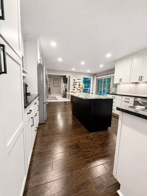 Kitchen - 244 Indian Trl, Orion, MI 48362 photo 3 of 4