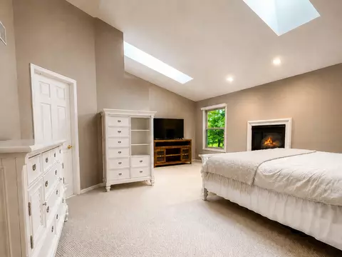 Bedroom - 244 Indian Trl, Orion, MI 48362 photo 3 of 8