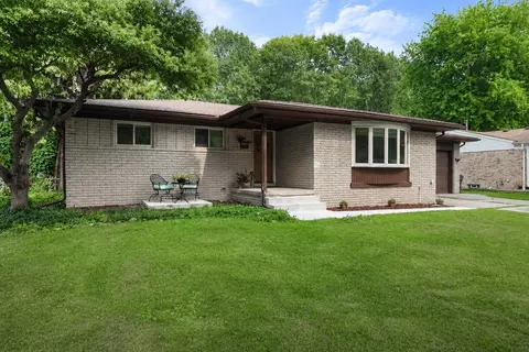 53284 Wolf Dr, Shelby Township, MI 48316