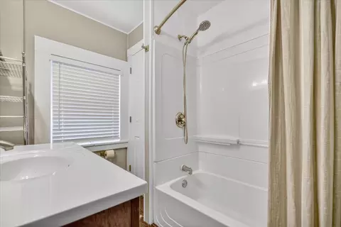 Bath - 406 Garfield St, Jackson, MI 49203 photo 2 of 2