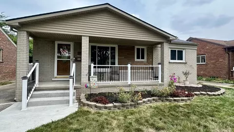 15111 Cameron St, Southgate, MI 48195