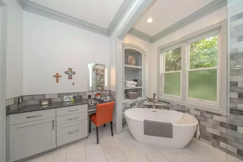 Bath - 3237 Heather Rd, Ann Arbor, MI 48108 photo 2 of 8