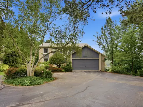 3926 Lakes Edge Dr, Commerce, MI 48382