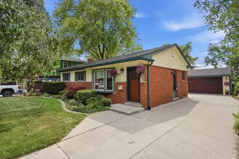 615 Elizabeth St, Rochester, MI 48307