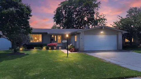 38515 Grandon St, Livonia, MI 48150