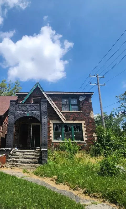 6875 Drake St, Hamtramck, MI 48212