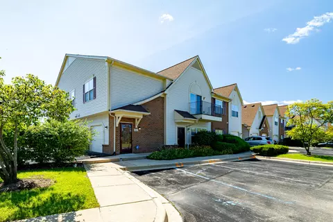 9621 Lakeside Dr, Ypsilanti, MI 48197