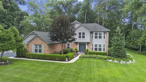 12072 Pembrooke Cir, Green Oak, MI 48178