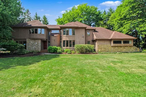 4837 Starak Ln, Ann Arbor, MI 48105