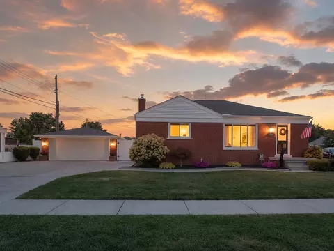 22225 Love St, Saint Clair Shores, MI 48082