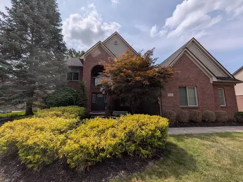 46815 Grand Oak Ct, Canton, MI 48187
