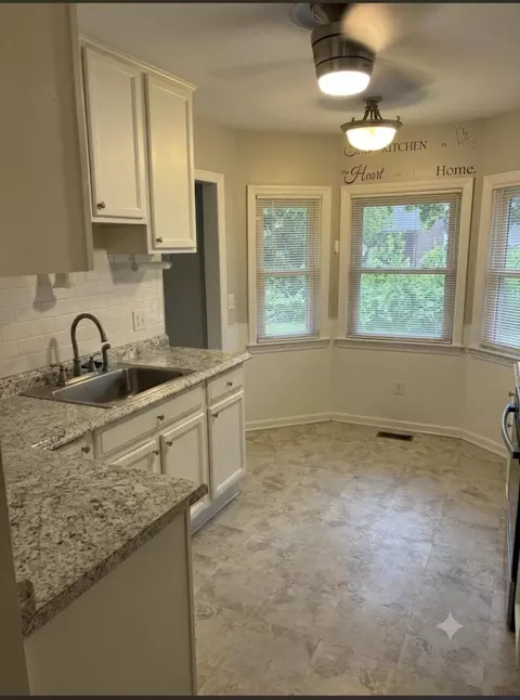 Kitchen - 1846 Stanhope St, Grosse Pointe Woods, MI 48236 photo 2 of 3