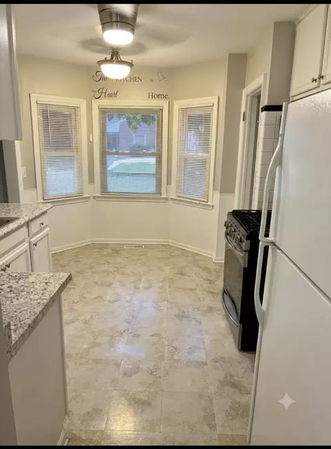 Kitchen - 1846 Stanhope St, Grosse Pointe Woods, MI 48236 photo 1 of 3