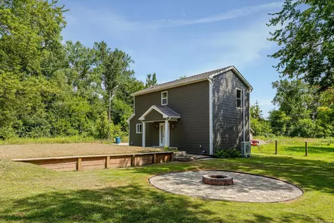9755 Portage Trl, White Lake, MI 48386
