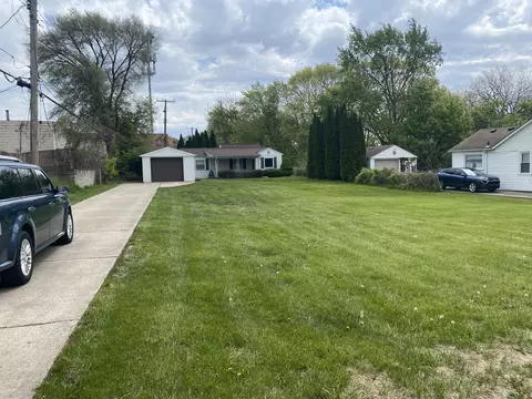 8060 S Lenore Ave, Dearborn Heights, MI 48127