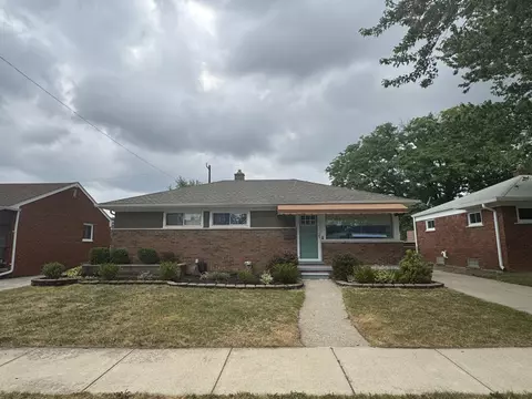 25147 Collingwood St, Roseville, MI 48066