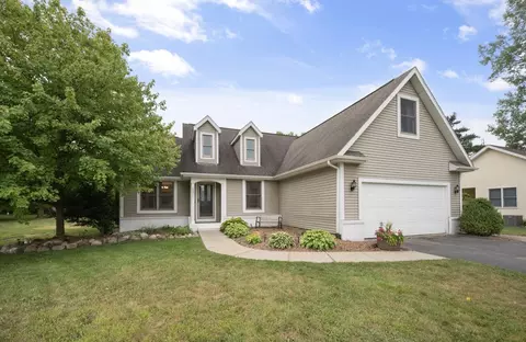 6401 Woodbrook Ct, Fenton, MI 48451