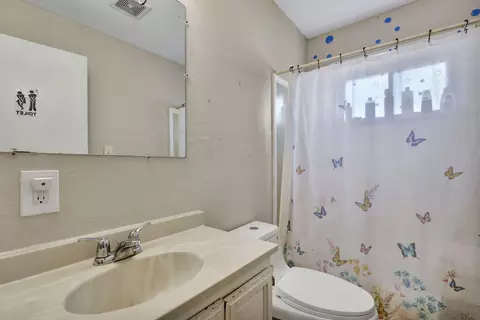 Bath - 4627 Lowcroft Ave, Lansing, MI 48910 photo 1 of 1