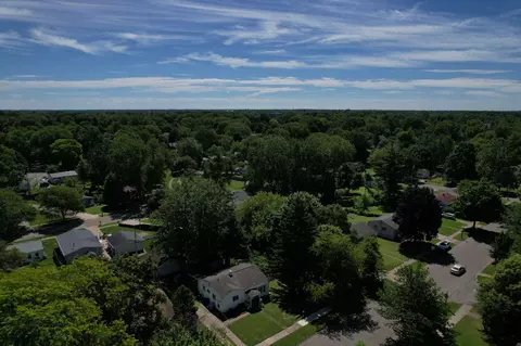 View/Area - 4627 Lowcroft Ave, Lansing, MI 48910 photo 3 of 11