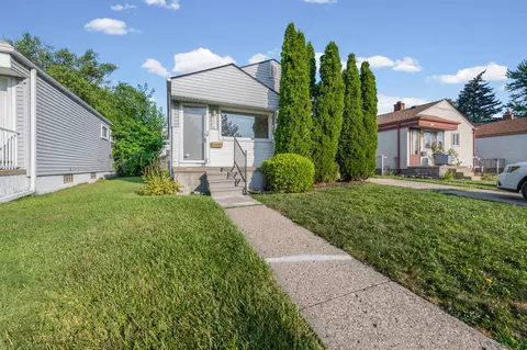 2478 River Dr, Lincoln Park, MI 48146