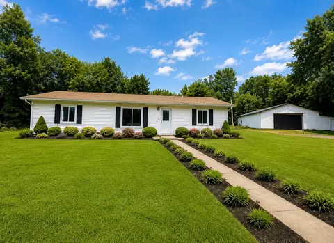 1700 Shipman Rd, Oxford, MI 48371