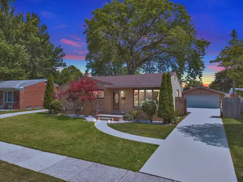 35572 Strathcona St, Clinton Township, MI 48035