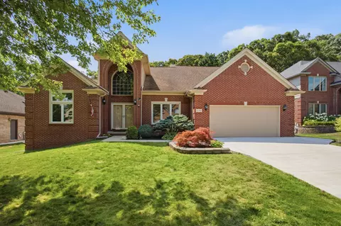 2189 Clinton View Cir, Rochester Hills, MI 48309