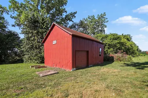 Exterior - 3015 Dennison Rd, Dundee, MI 48131 photo 10 of 15