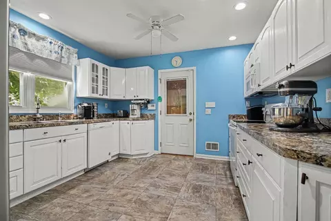 Kitchen - 3015 Dennison Rd, Dundee, MI 48131 photo 2 of 2