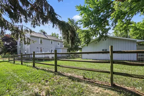 Exterior - 3015 Dennison Rd, Dundee, MI 48131 photo 9 of 15