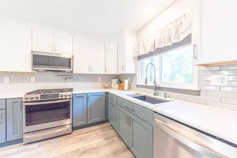 Kitchen - 4950 Westwind Dr, Dexter, MI 48130 photo 4 of 6