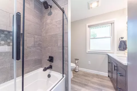 Bath - 4950 Westwind Dr, Dexter, MI 48130 photo 7 of 9