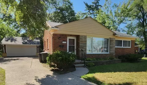 24180 Kipling St, Oak Park, MI 48237