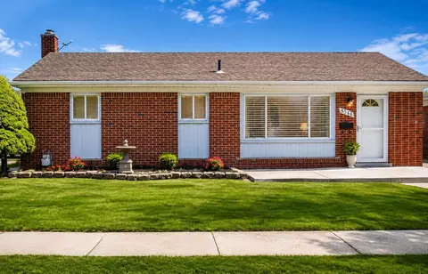 8544 Kinloch St, Dearborn Heights, MI 48127