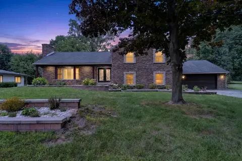 5866 Pine View Dr, Ypsilanti, MI 48197