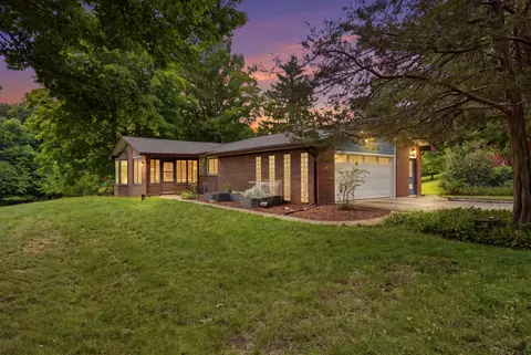 13489 Hyde Rd, Hartland, MI 48353