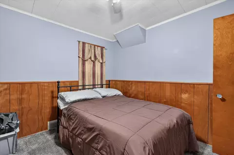 Bedroom - 15640 Stricker Ave, Eastpointe, MI 48021 photo 2 of 9