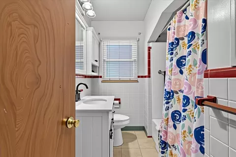Bath - 15640 Stricker Ave, Eastpointe, MI 48021 photo 1 of 1