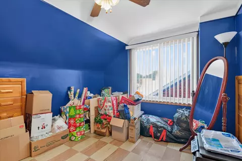 Bedroom - 15640 Stricker Ave, Eastpointe, MI 48021 photo 4 of 9