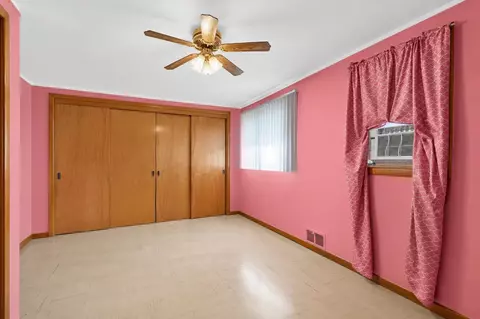 Bedroom - 15640 Stricker Ave, Eastpointe, MI 48021 photo 8 of 9