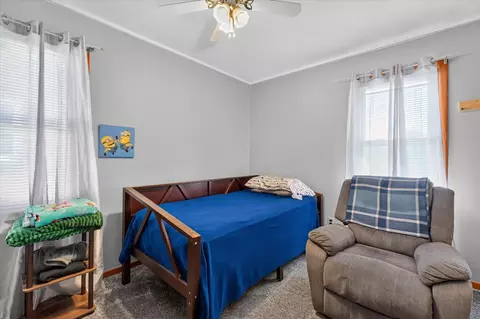 Bedroom - 15640 Stricker Ave, Eastpointe, MI 48021 photo 6 of 9