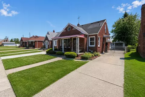 Exterior - 15640 Stricker Ave, Eastpointe, MI 48021 photo 2 of 7